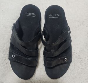 Earth Black Sandals with Contoured Footbed and Matte Straps